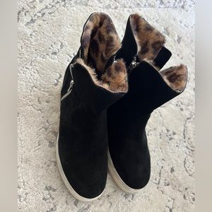 Steve Madden Hightop Sneaker Suede Leather upper and Leopard faux fur lining